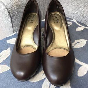 Soft style Hush Puppies heels brown